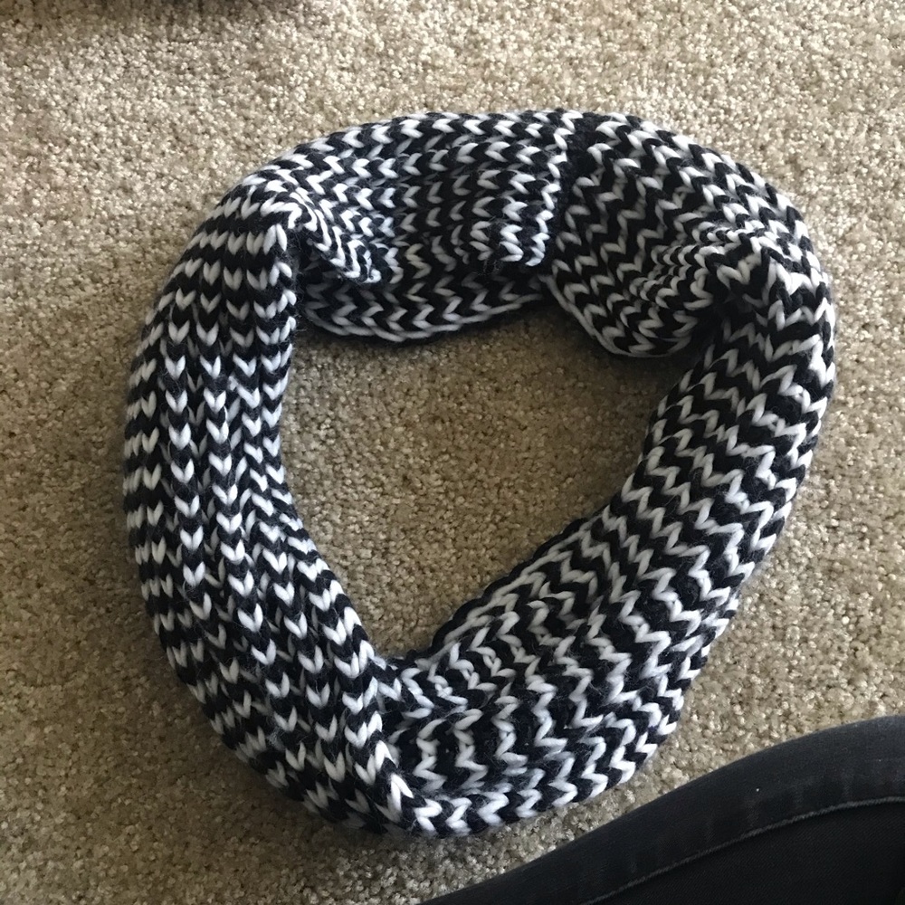 Scarf bundle - Picture 6 of 7
